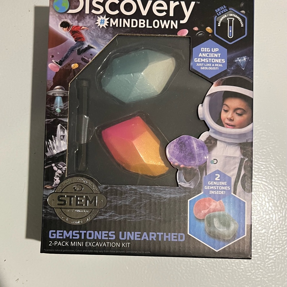 Brilliant minds kids set . Discovery #MINDBLOWN Mini Unearthed Gemstones Dig Set